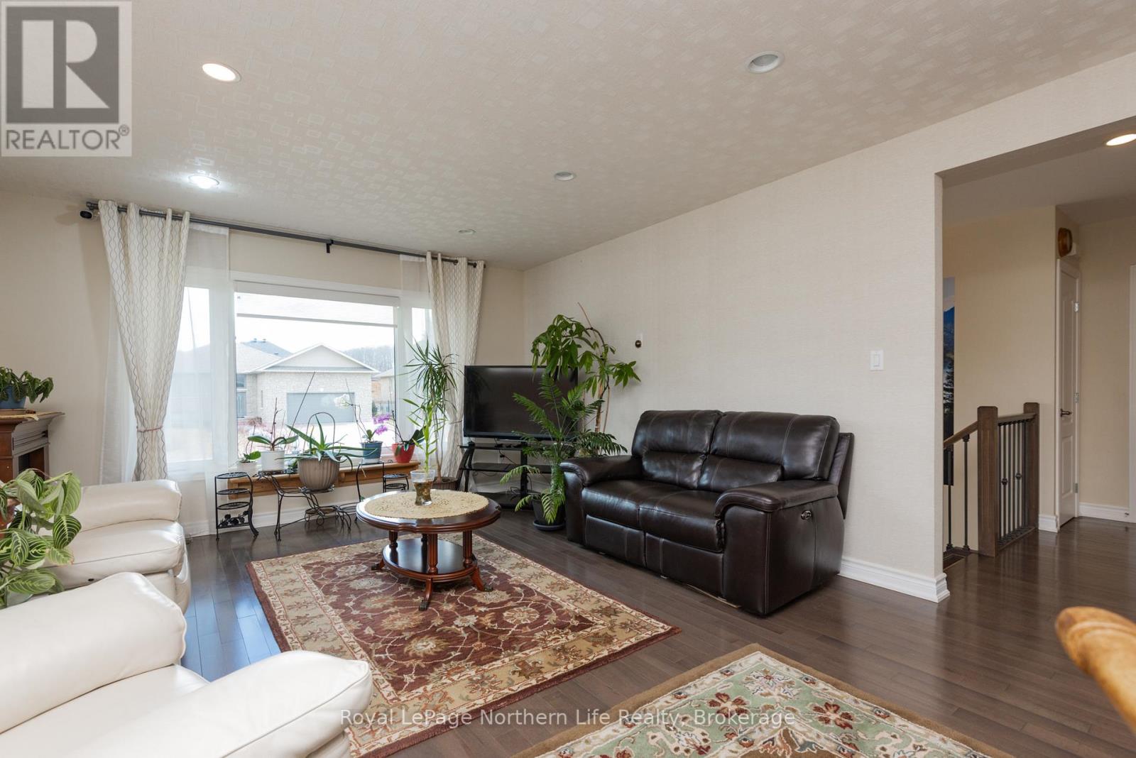 5 SUGARBUSH STREET — photo 8