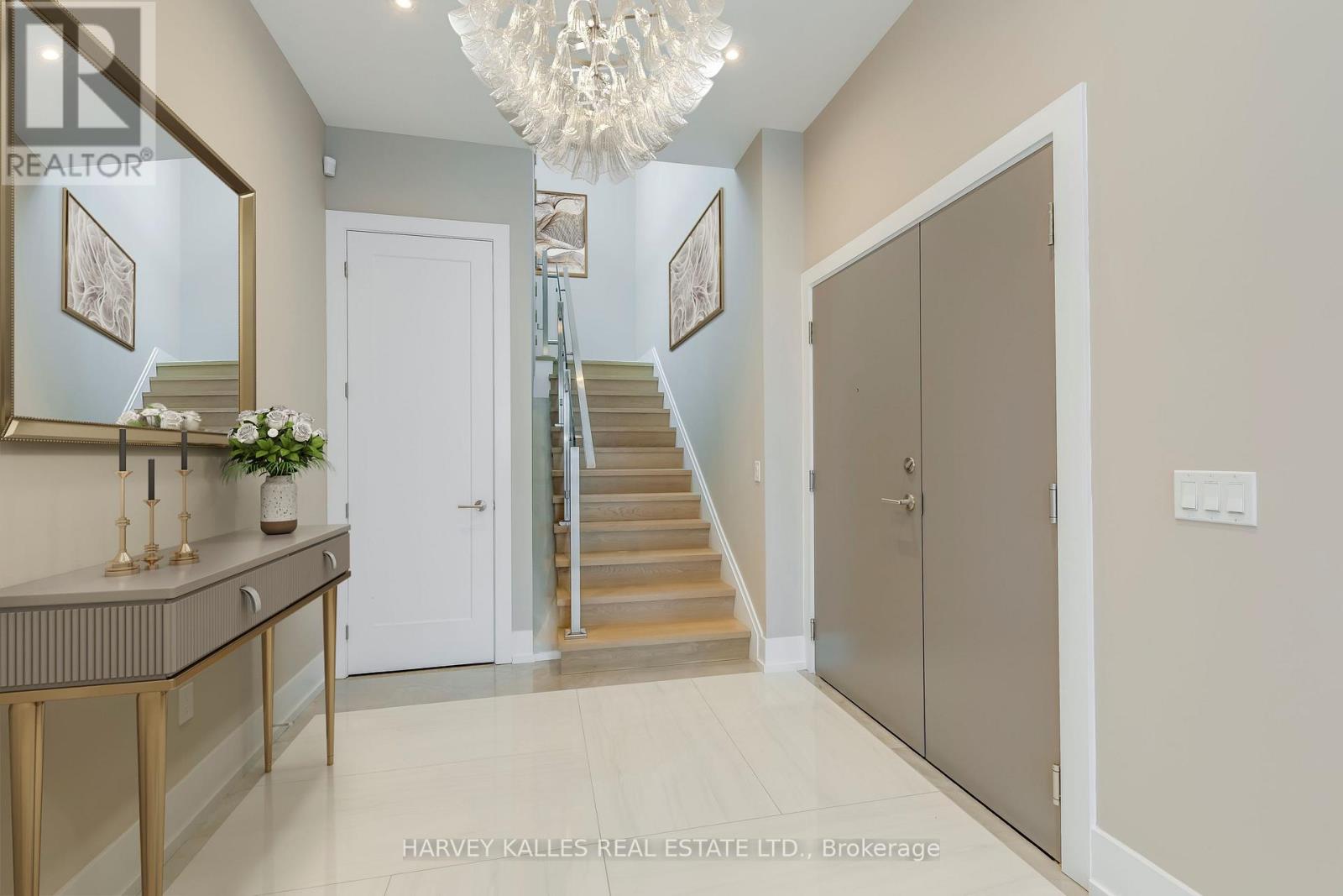 Listing photo of 4801 - 99 JOHN STREET