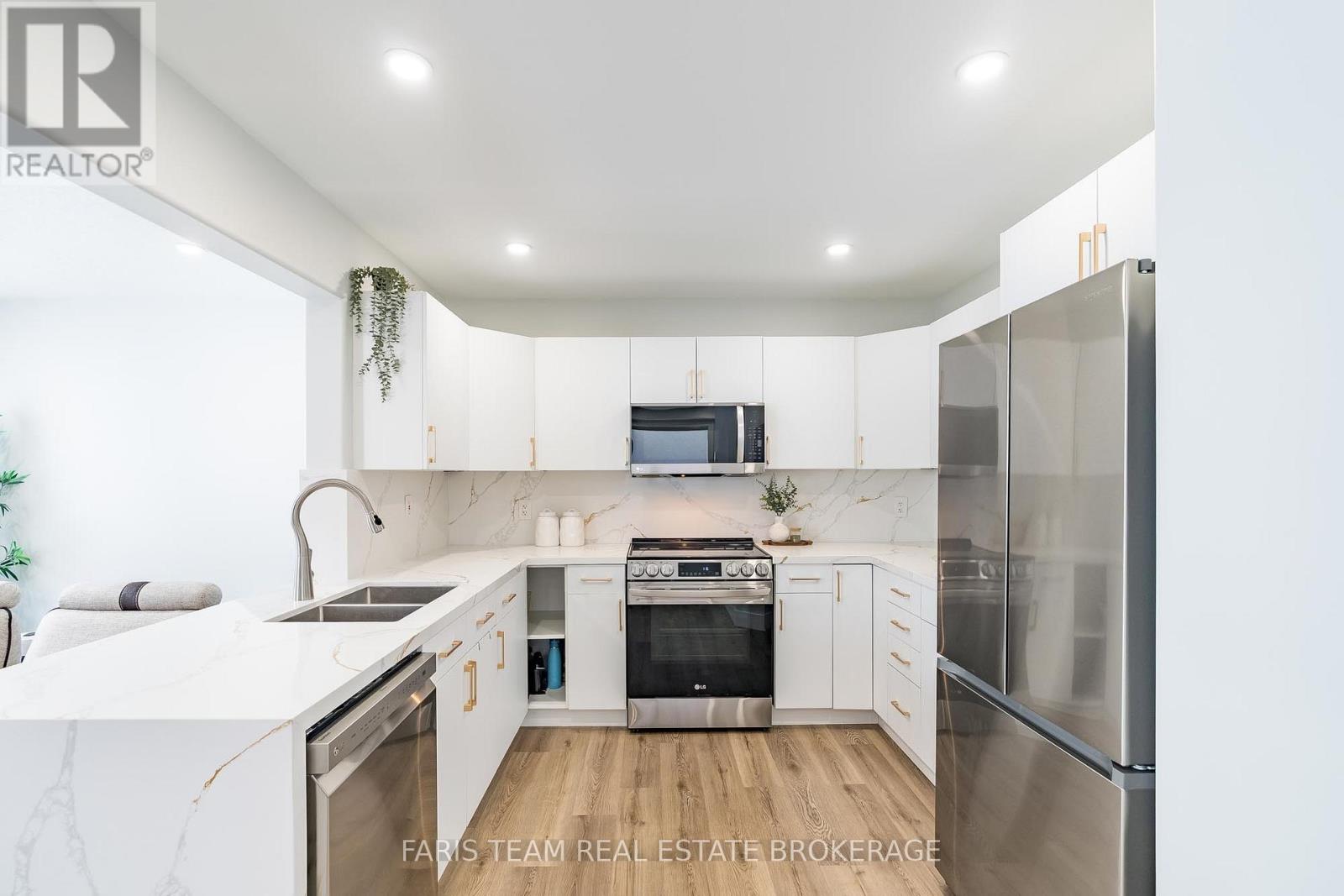 81 WALLACE STREET — photo 8