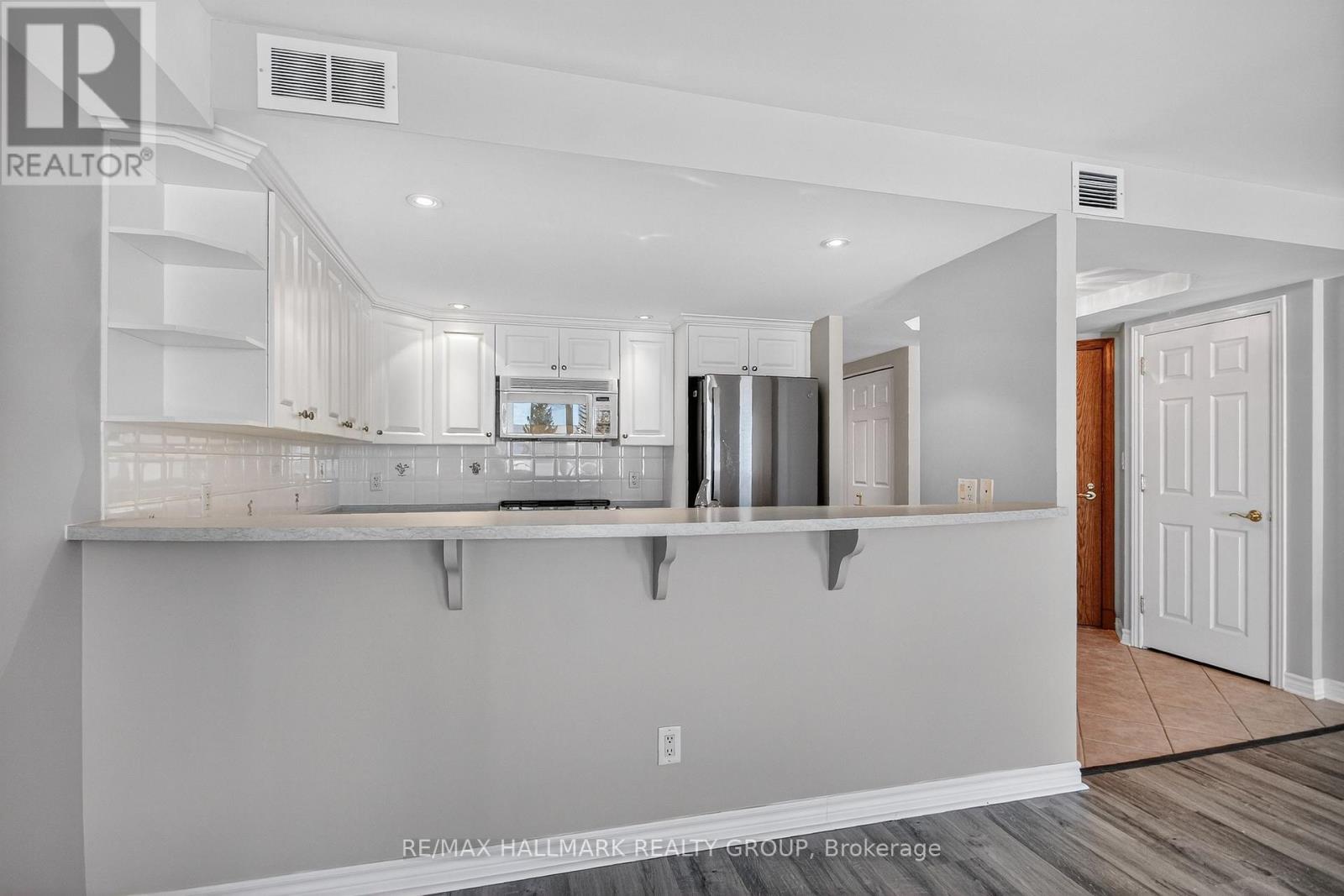 2B - 51 ROBSON COURT — photo 25