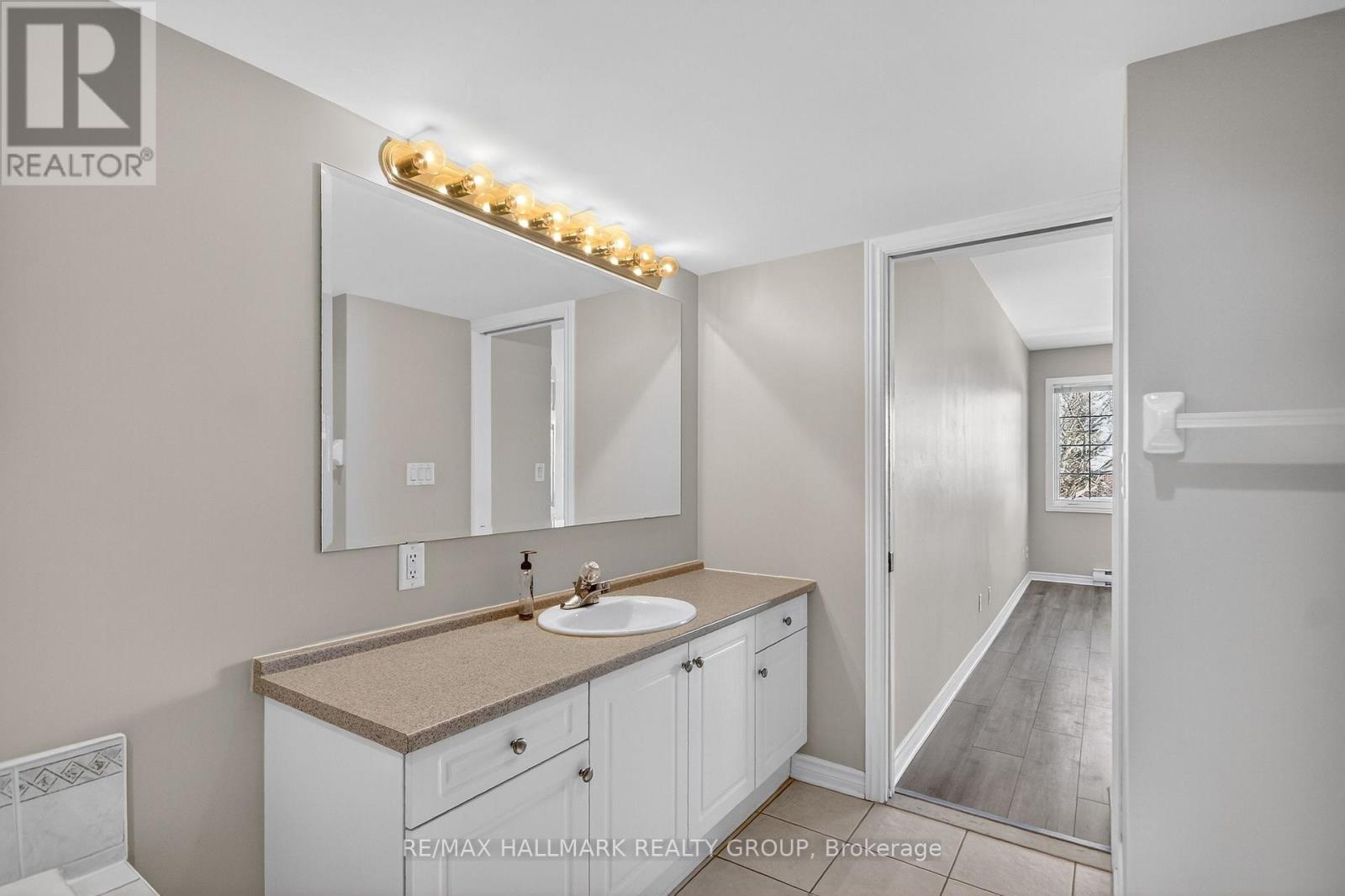 2B - 51 ROBSON COURT — photo 46