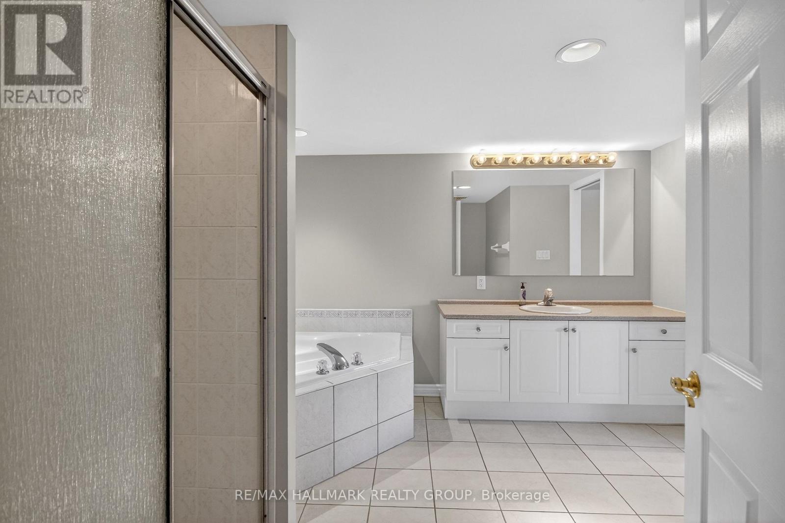 2B - 51 ROBSON COURT — photo 44