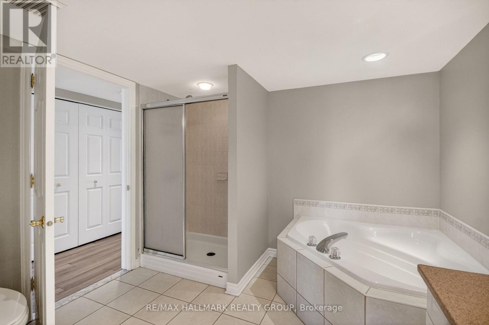 2B - 51 ROBSON COURT — photo 43