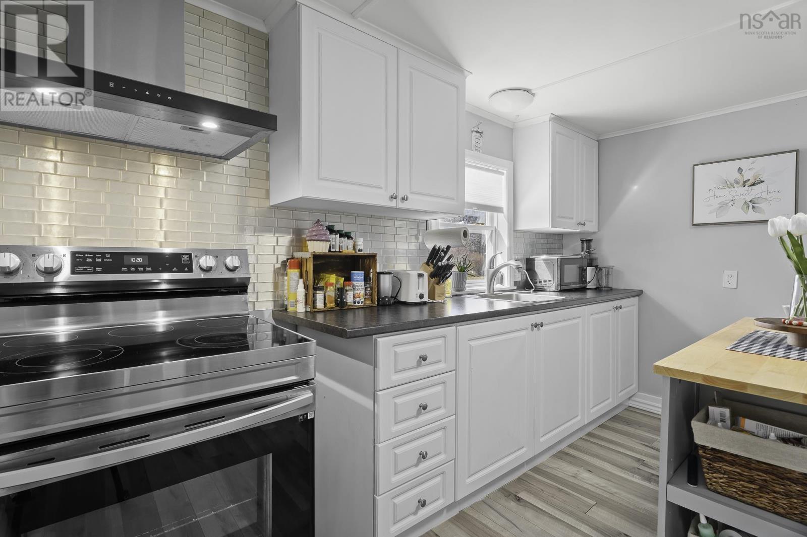 Property 16 of 39 of 215 Oakdene Avenue