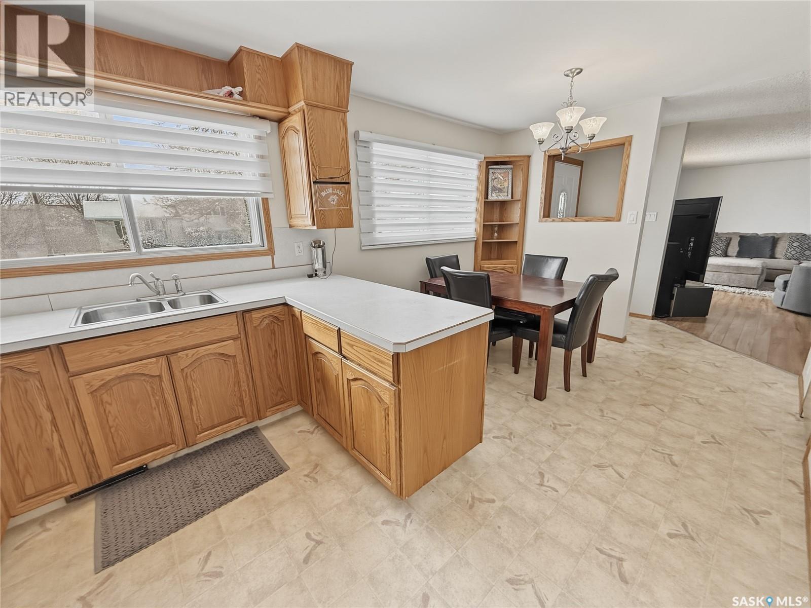 525 6th AVENUE NW - Image 3