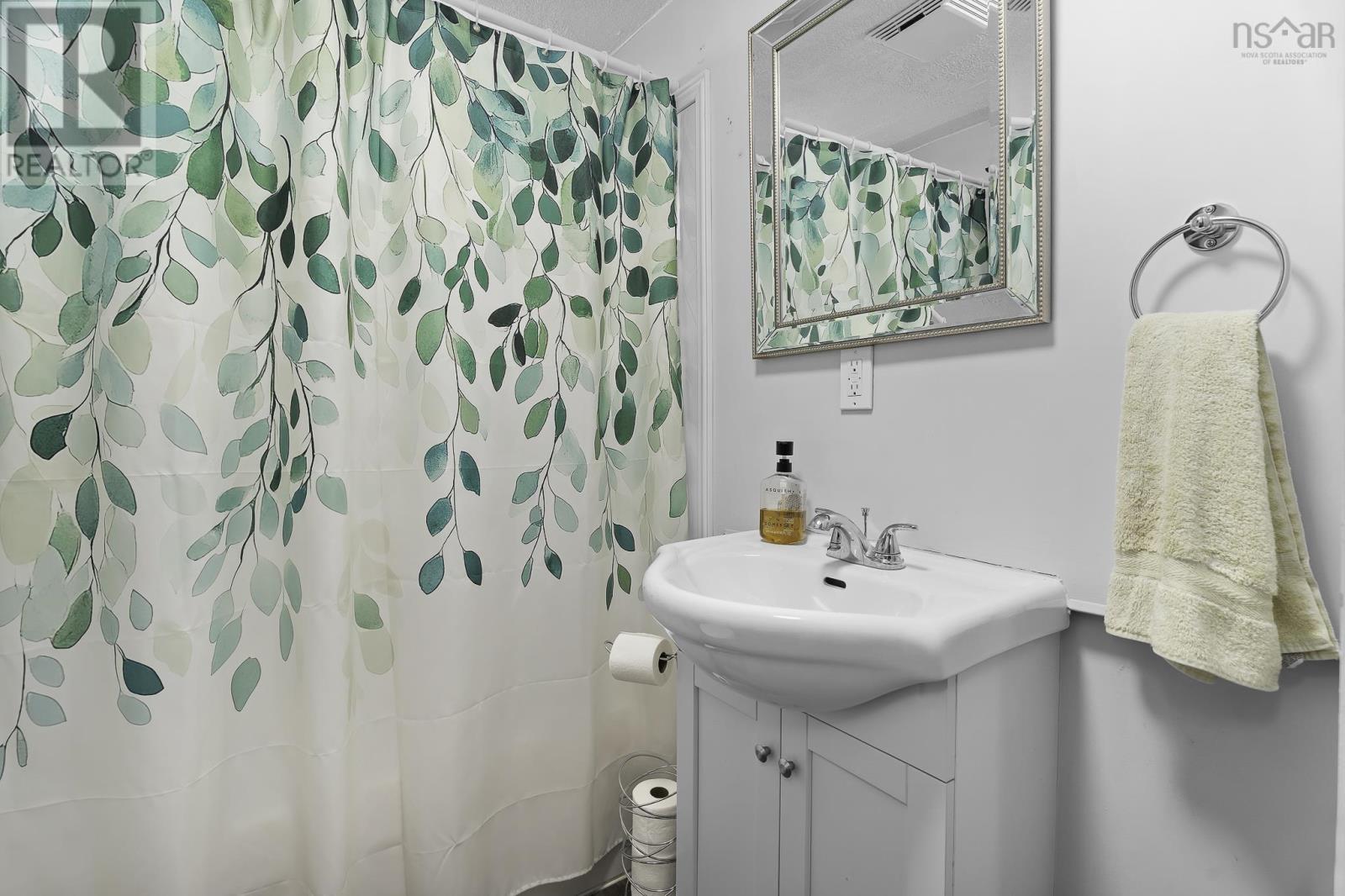 Property 24 of 39 of 215 Oakdene Avenue