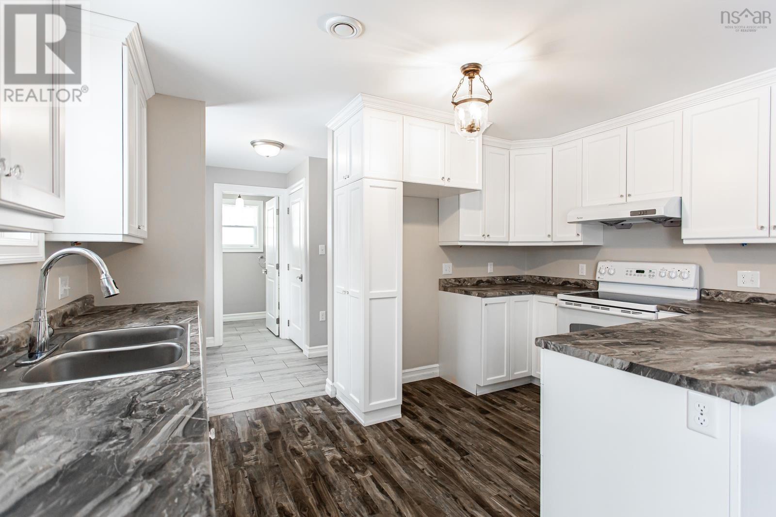 25 GATES AVENUE - 6