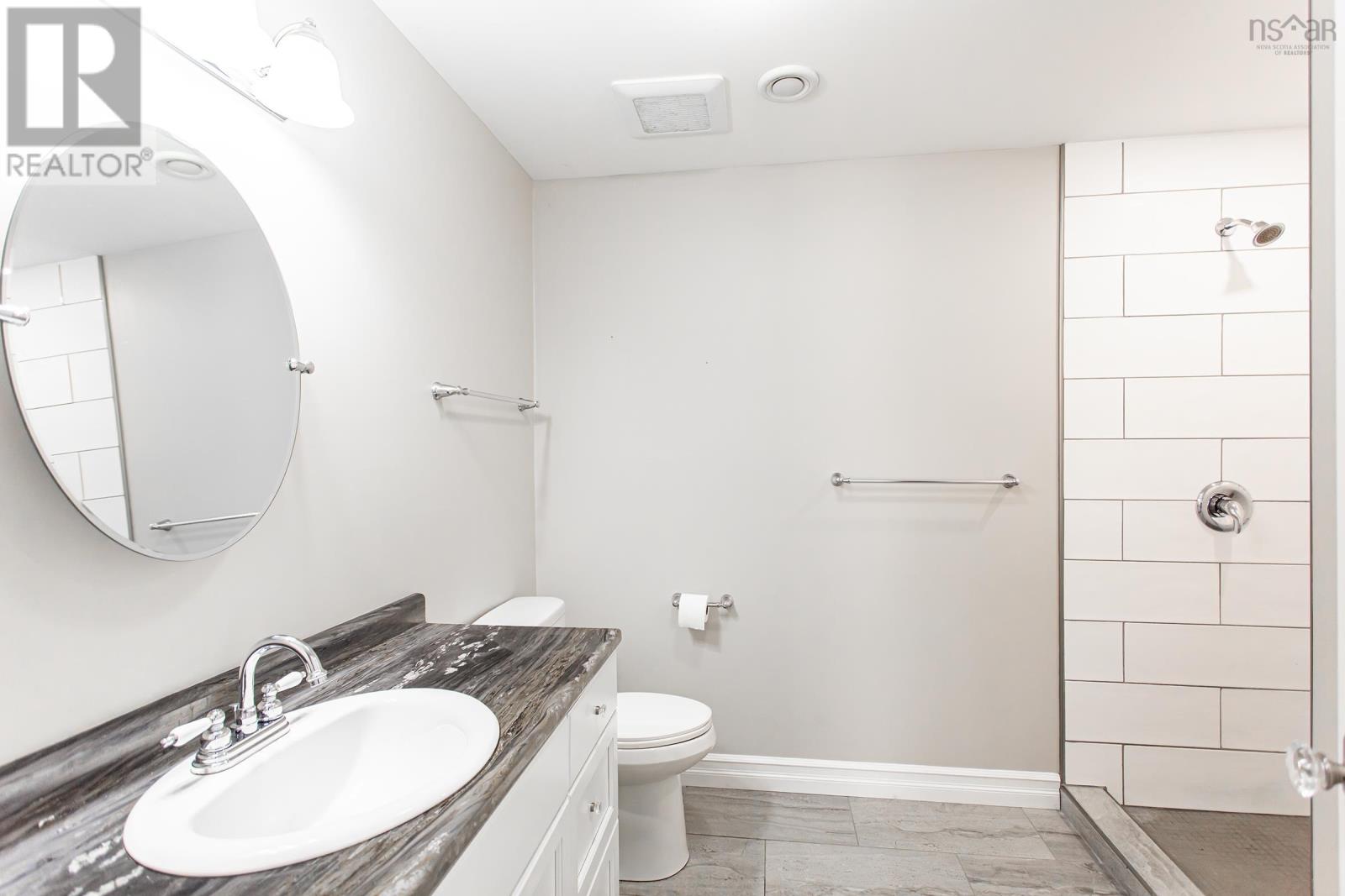 Property 15 of 21 of 25 Gates Avenue