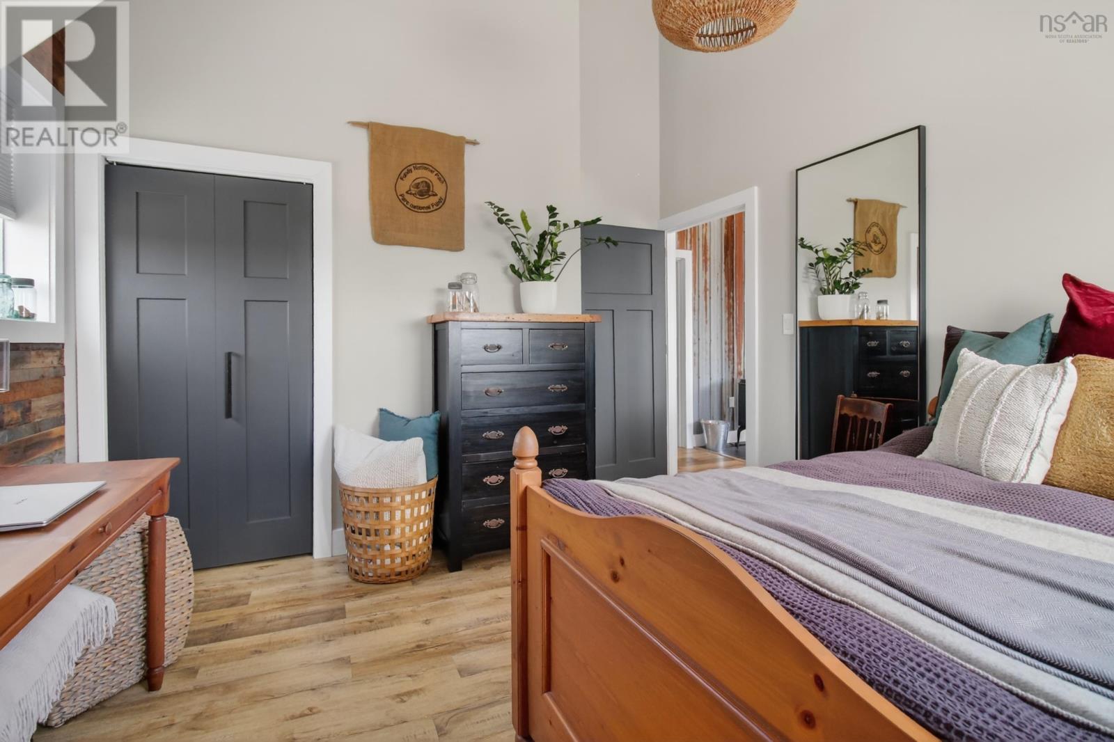 Property 17 of 36 of 232 Leslie Road