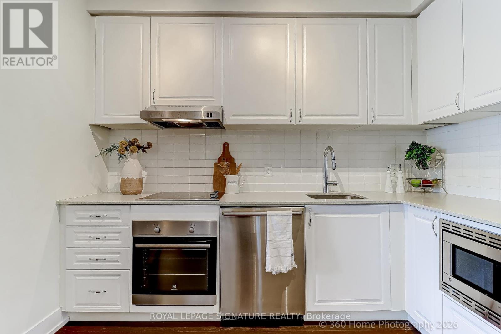 #301 7 KENASTON GARDENS - 13