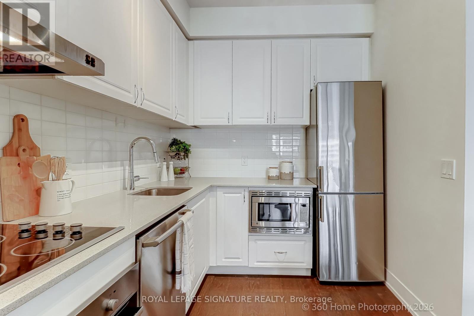 #301 7 KENASTON GARDENS - 14