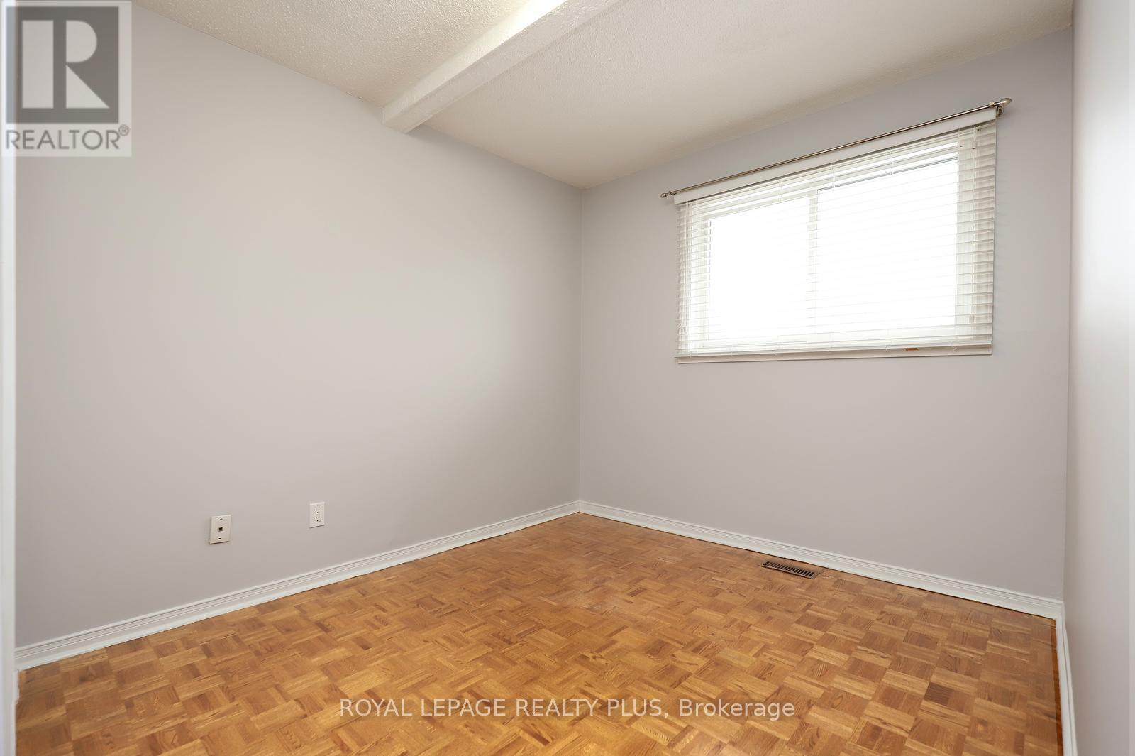 1086 HEDGE DRIVE — photo 27