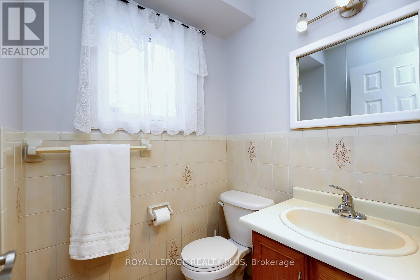 1086 HEDGE DRIVE — photo 19