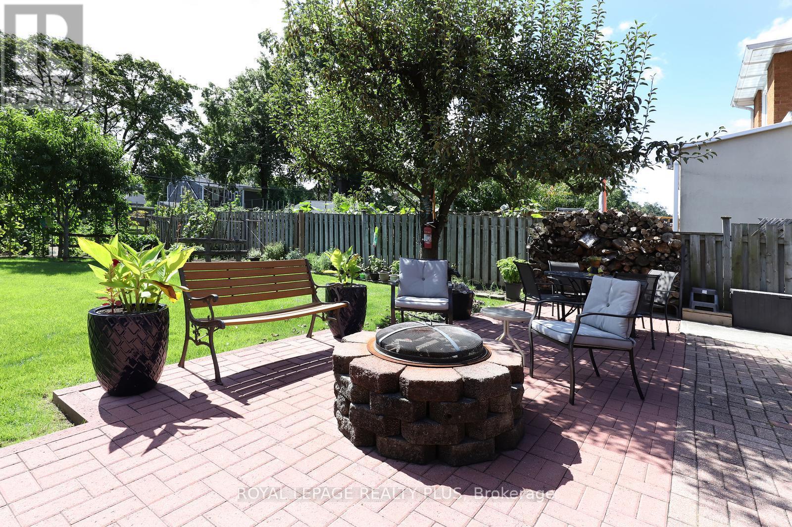 1086 HEDGE DRIVE — photo 45