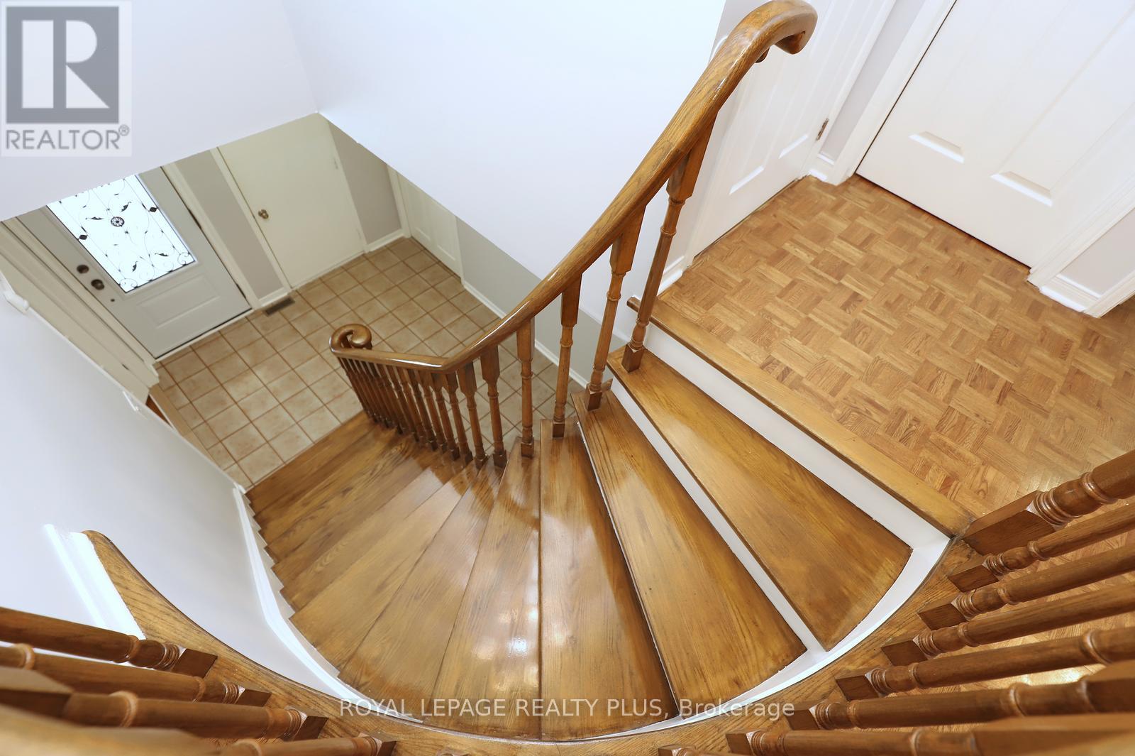 1086 HEDGE DRIVE — photo 20