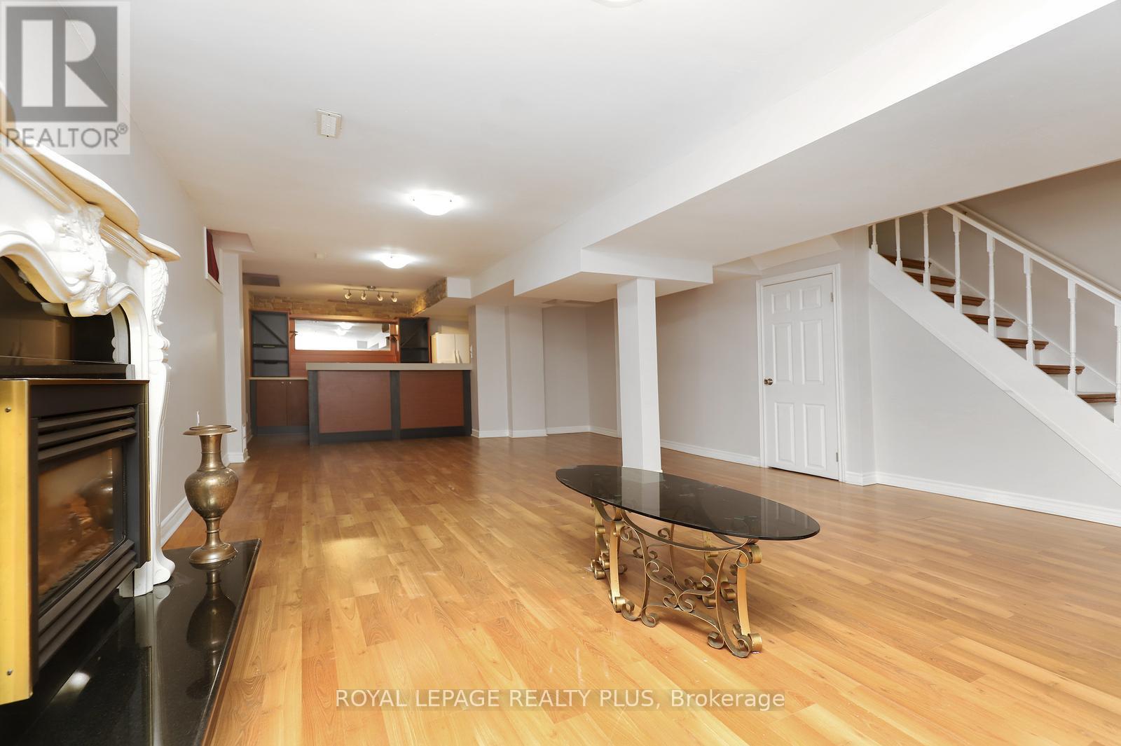 1086 HEDGE DRIVE — photo 39
