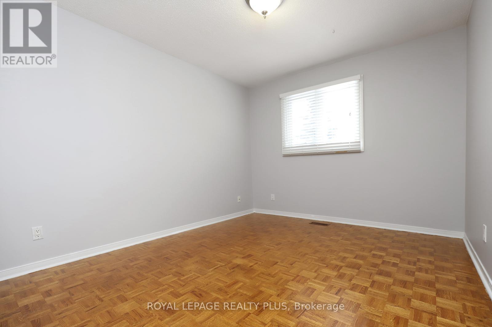 1086 HEDGE DRIVE — photo 29