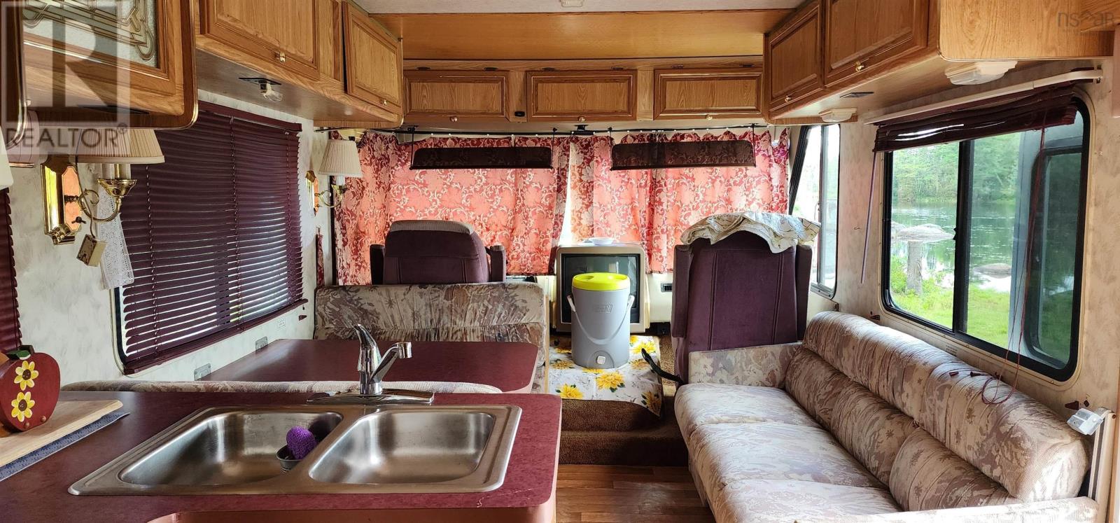 Property 13 of 30 of 205 Charlton Road