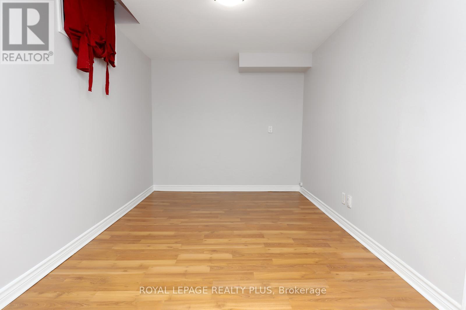 1086 HEDGE DRIVE — photo 41
