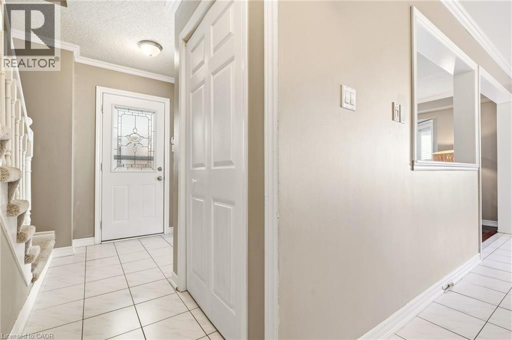 95 THORNLODGE Drive - 3