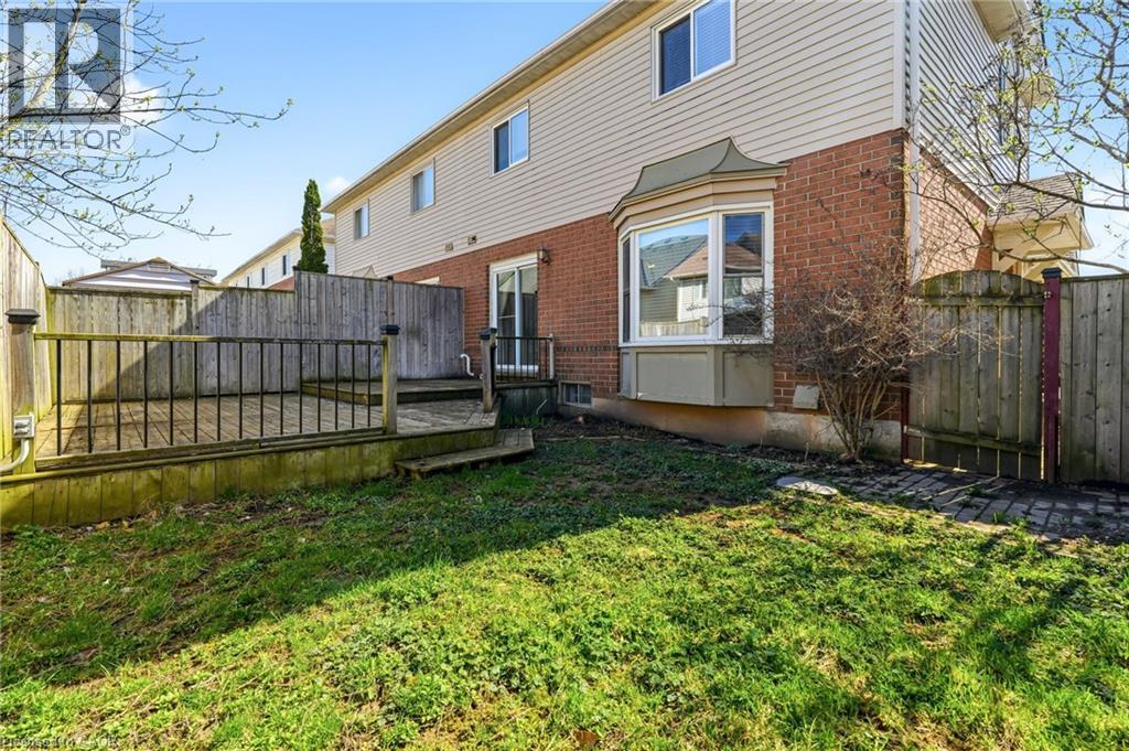 95 THORNLODGE Drive - 32