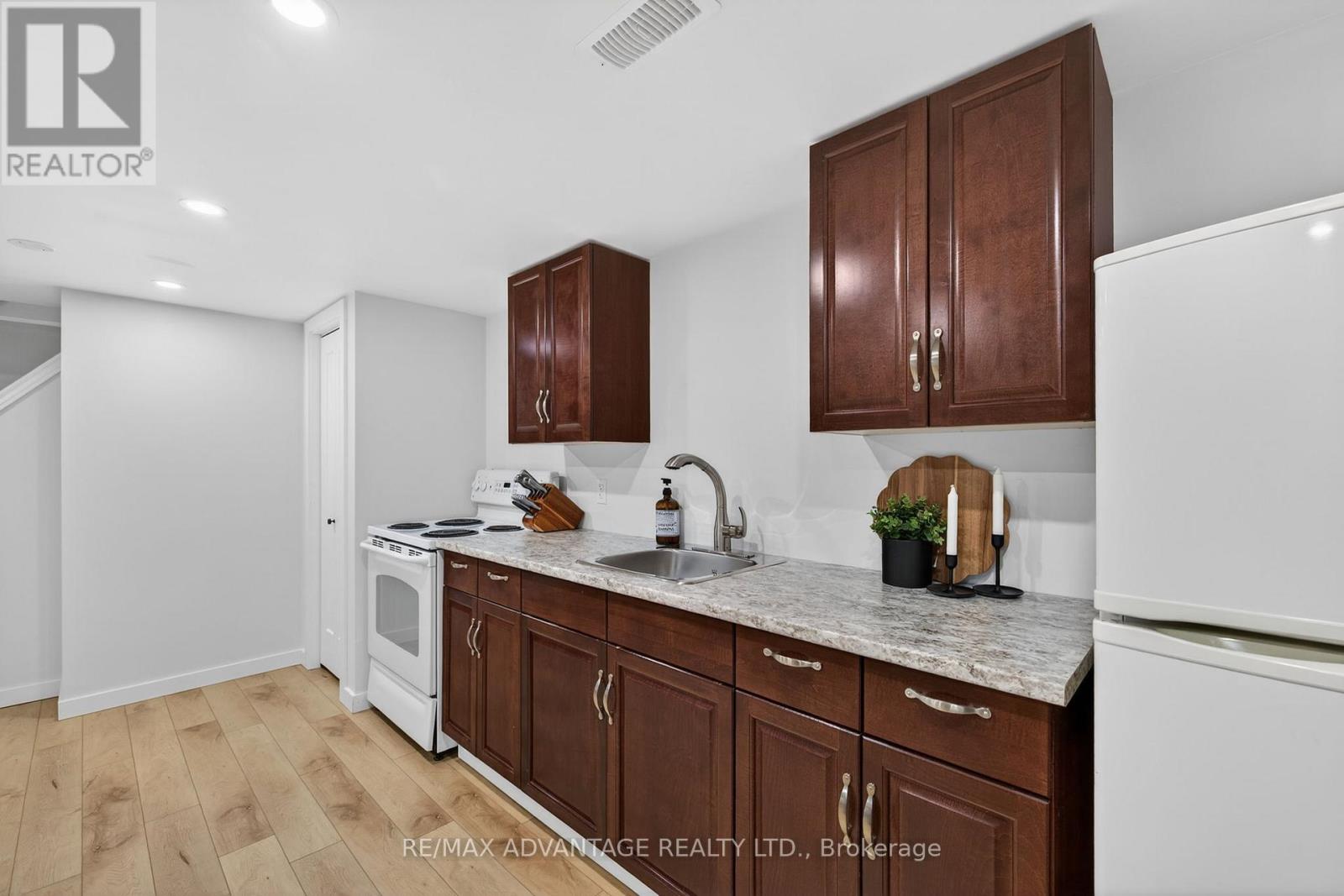 60 WEXFORD AVENUE - 27
