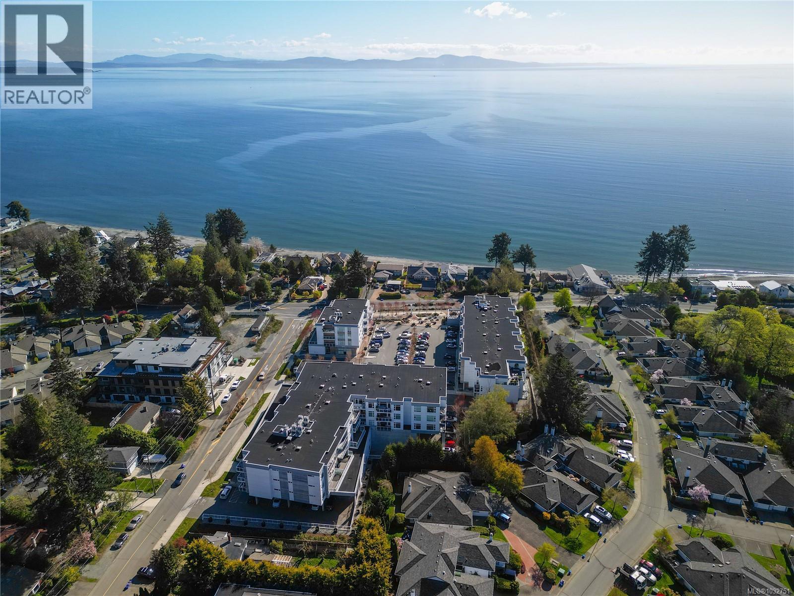 214 5120 Cordova Bay Road, Saanich