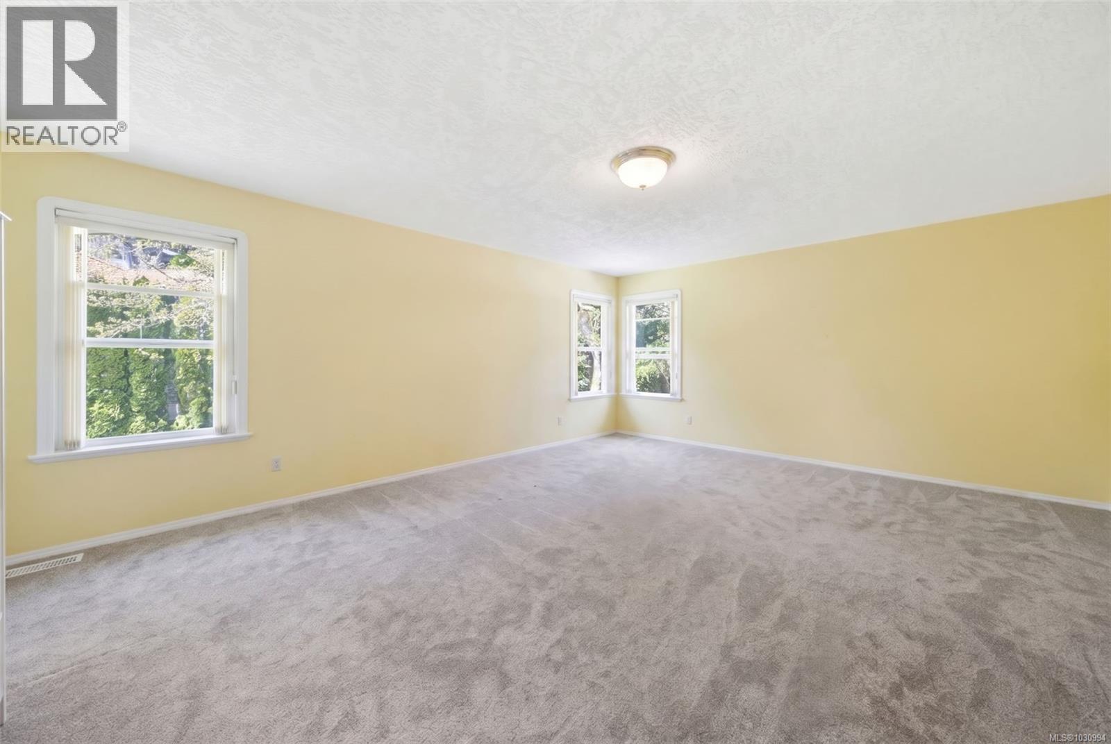  1032 Valewood Trail, Saanich