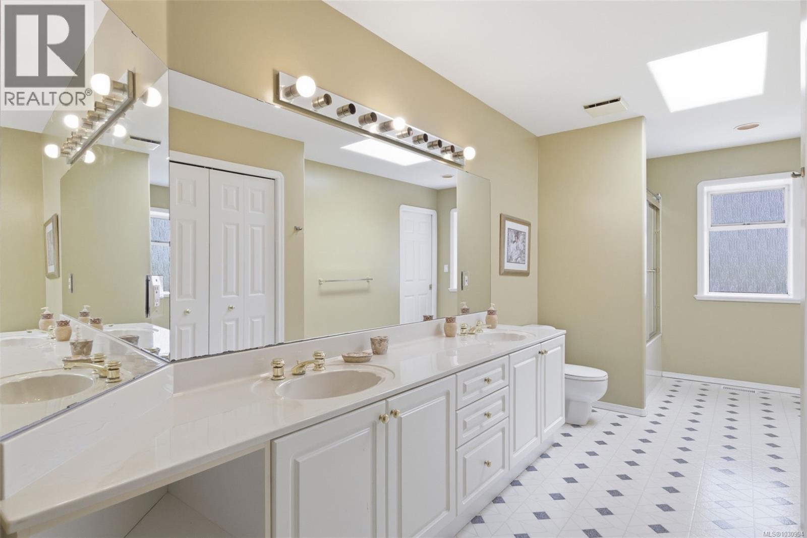  1032 Valewood Trail, Saanich