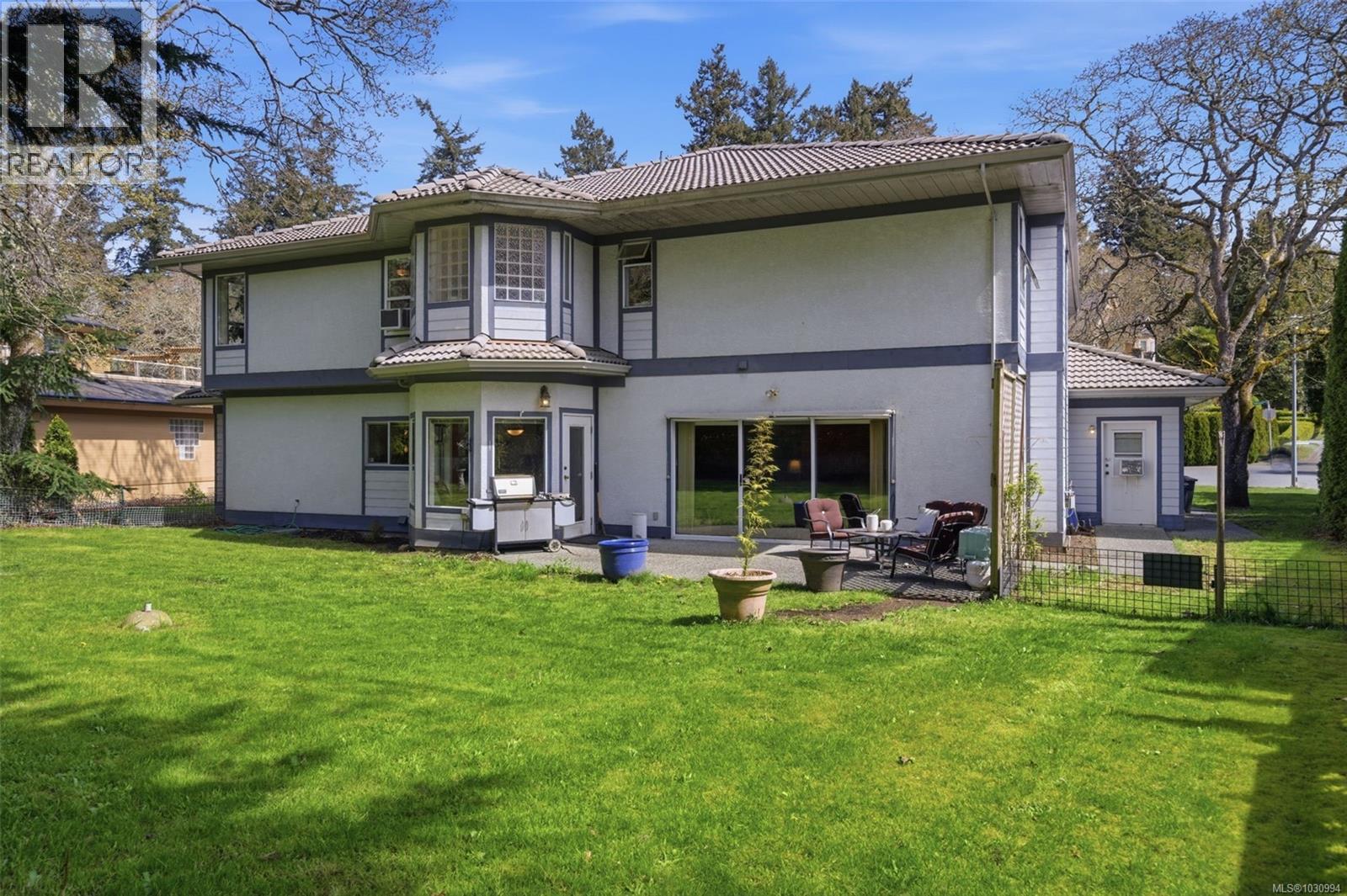  1032 Valewood Trail, Saanich