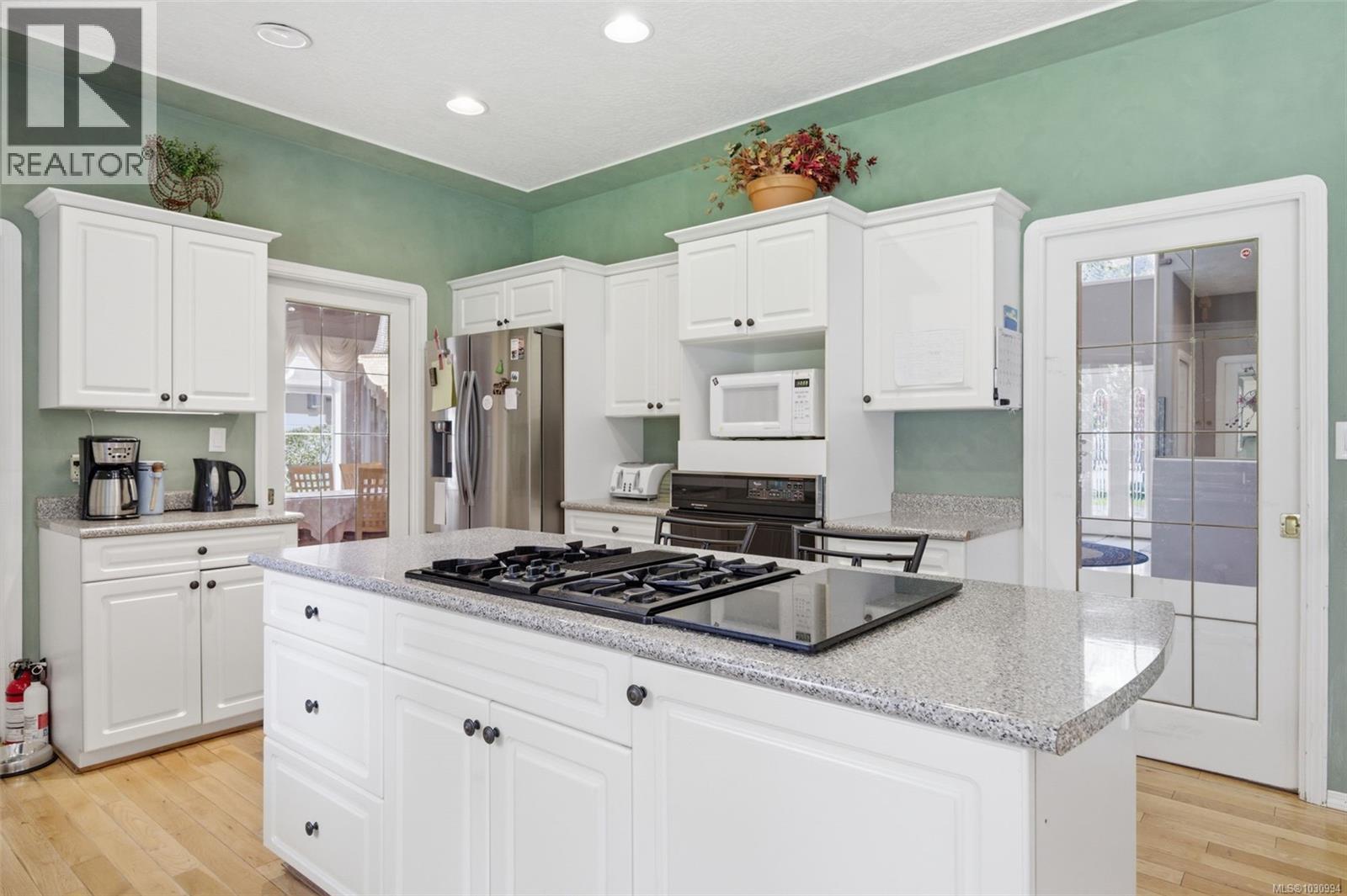  1032 Valewood Trail, Saanich