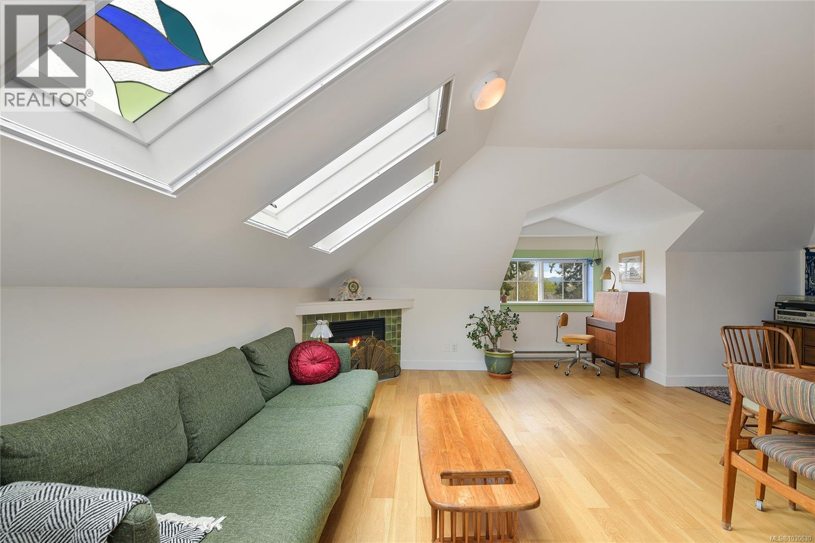 #4 2109 Chambers St - 13