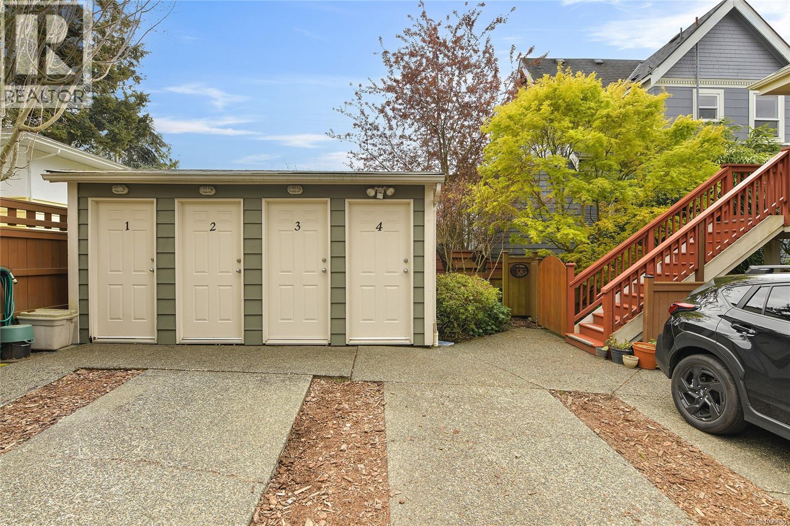 #4 2109 Chambers St - 30