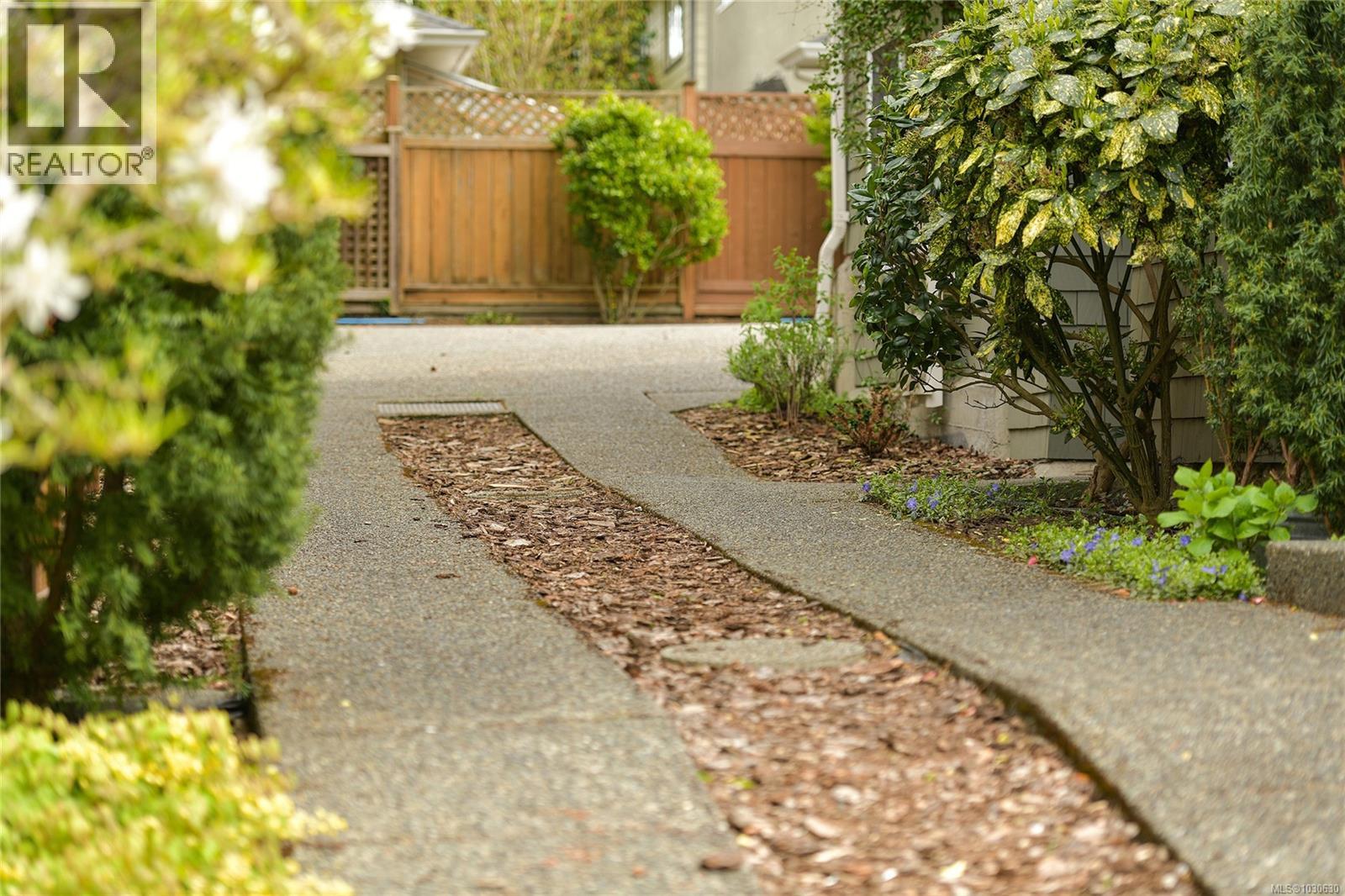 #4 2109 Chambers St - 32