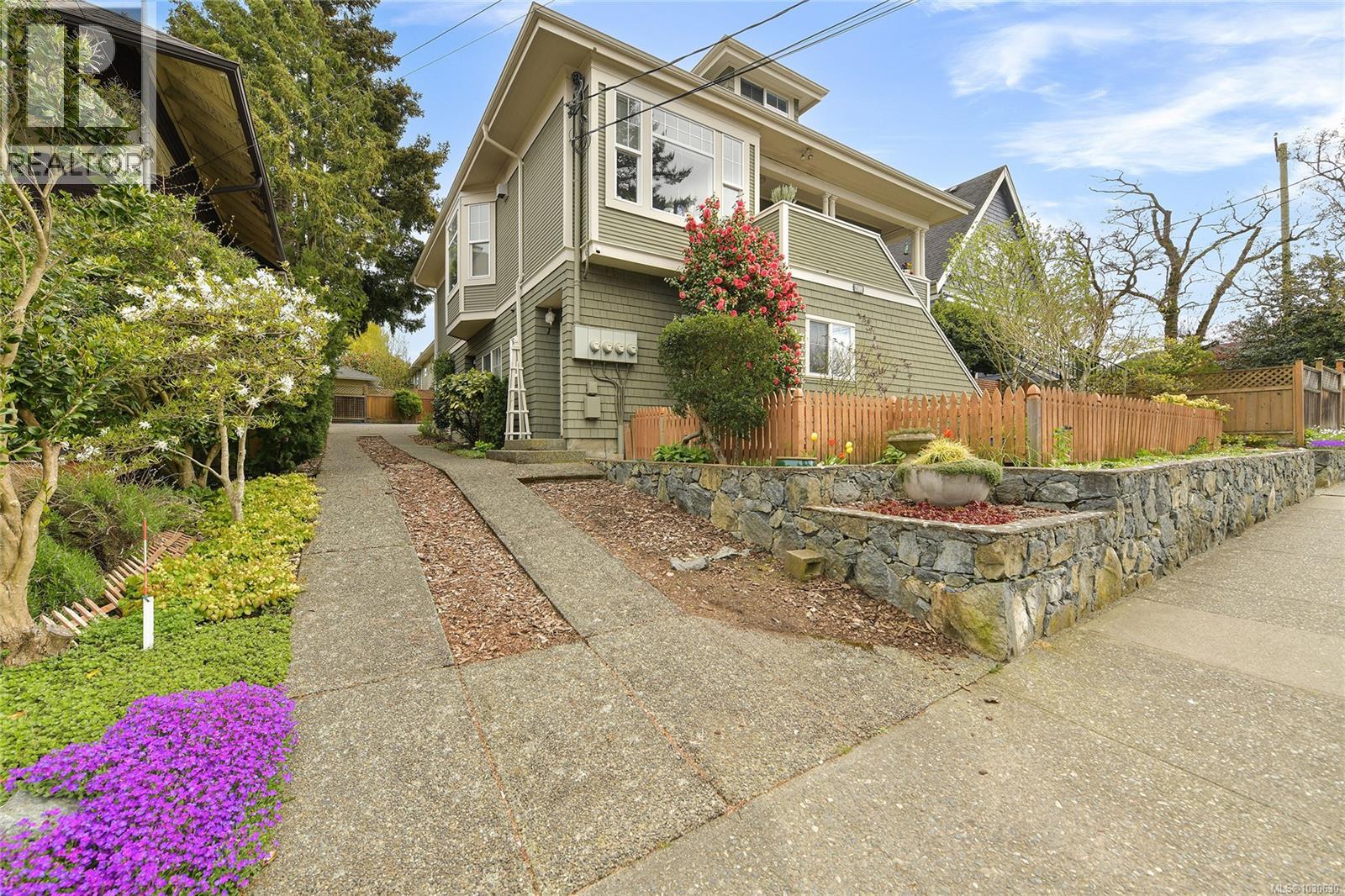 #4 2109 Chambers St - 34