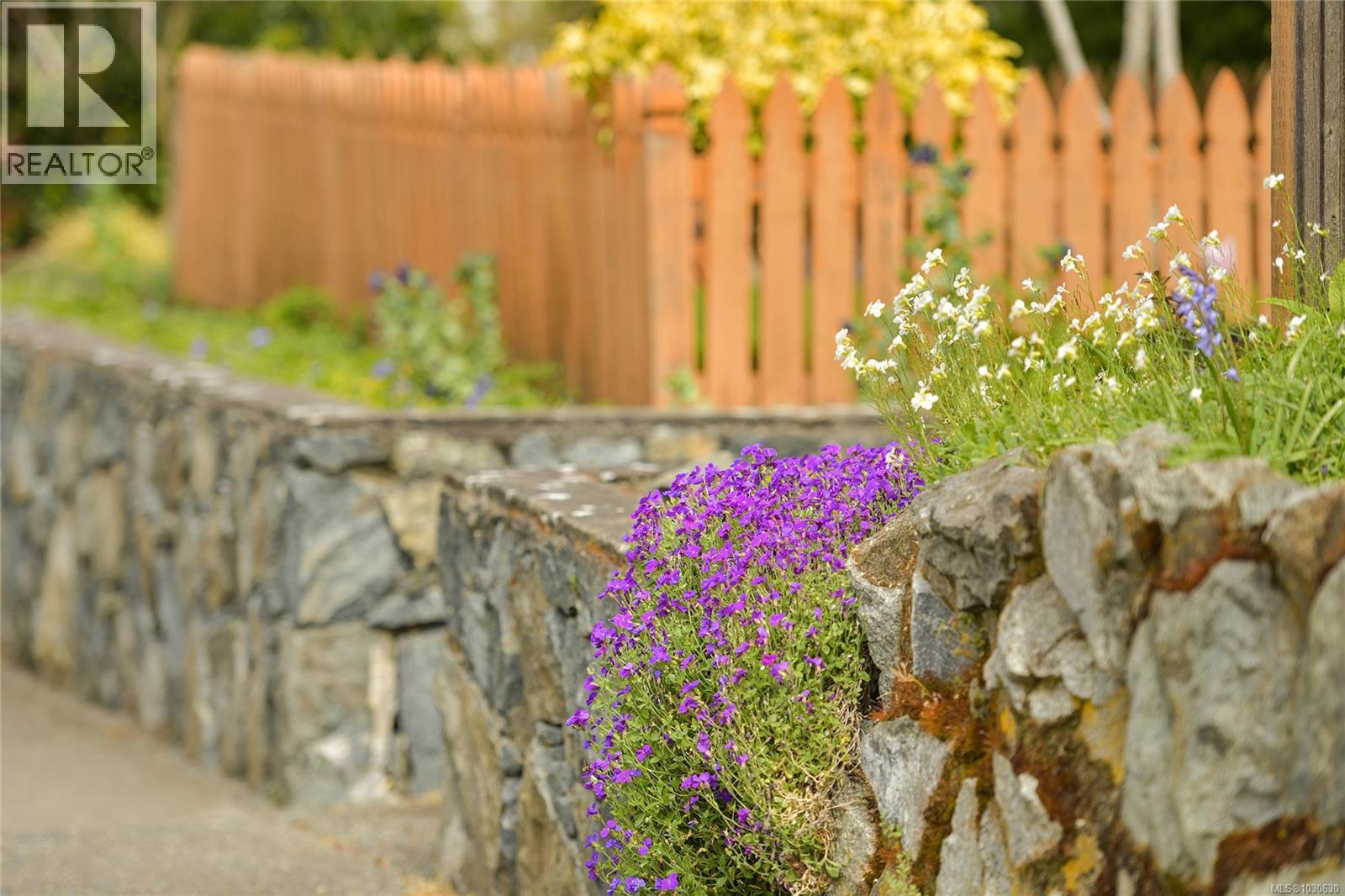 #4 2109 Chambers St - 35