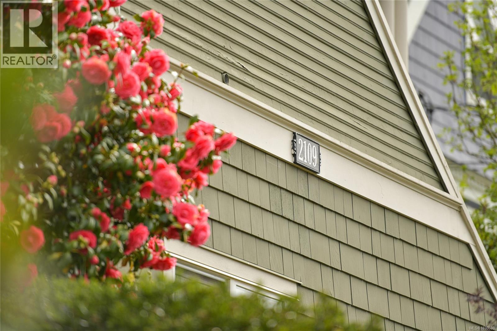 #4 2109 Chambers St - 37