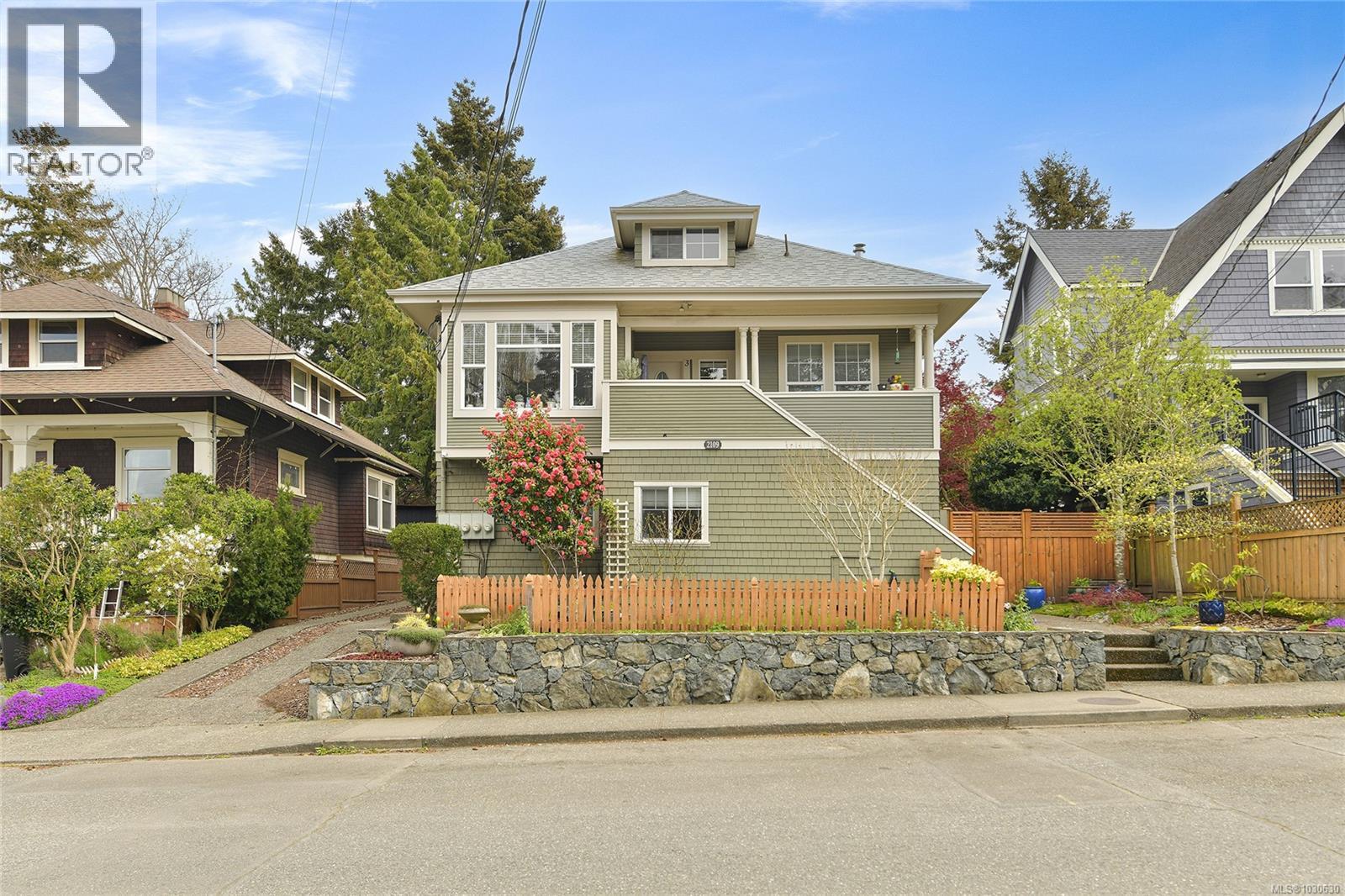 #4 2109 Chambers St - 38