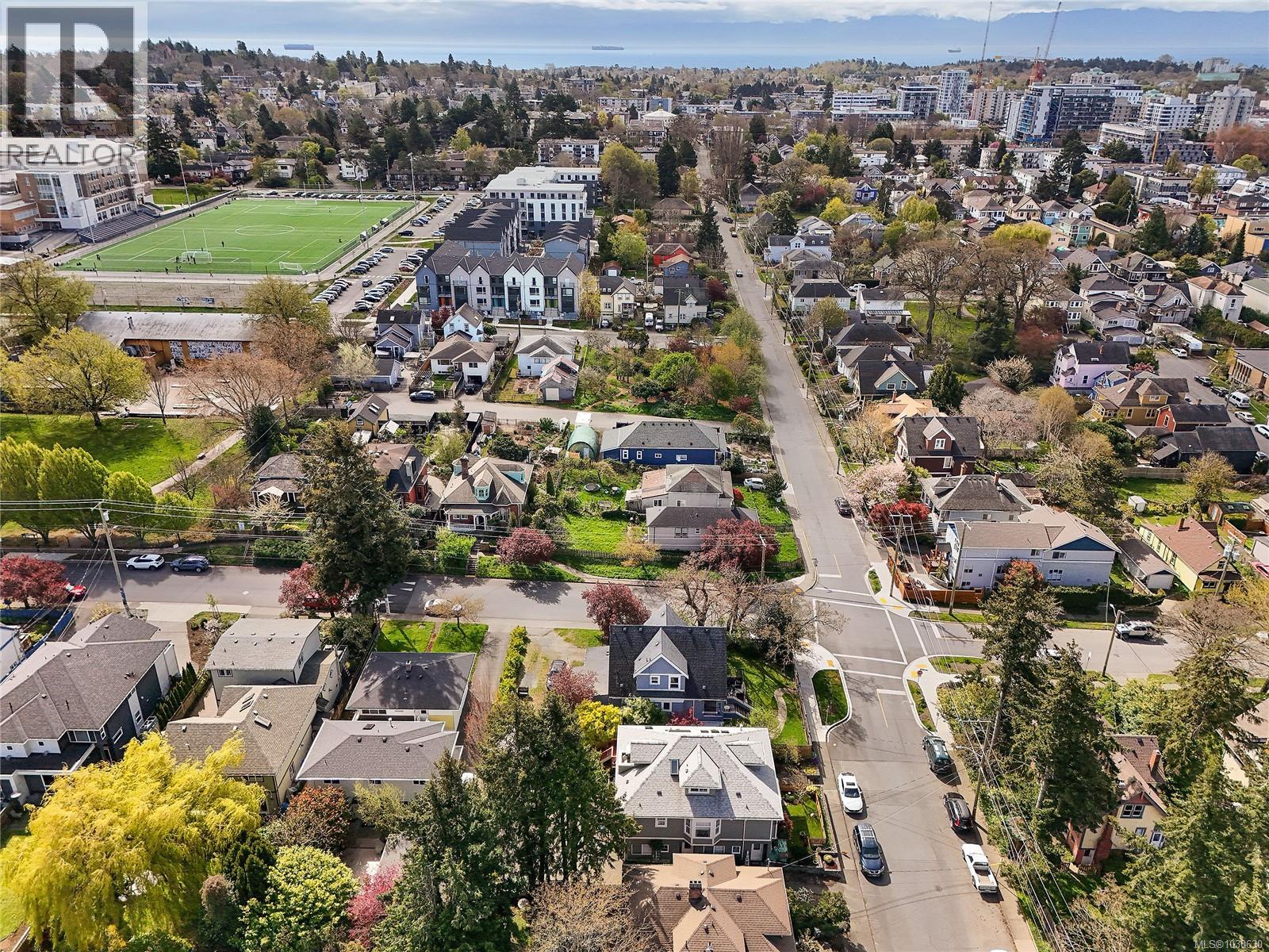 #4 2109 Chambers St - 39