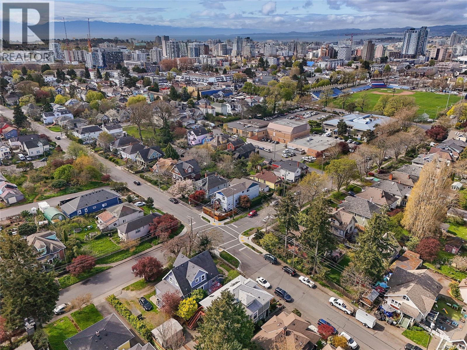 #4 2109 Chambers St - 40