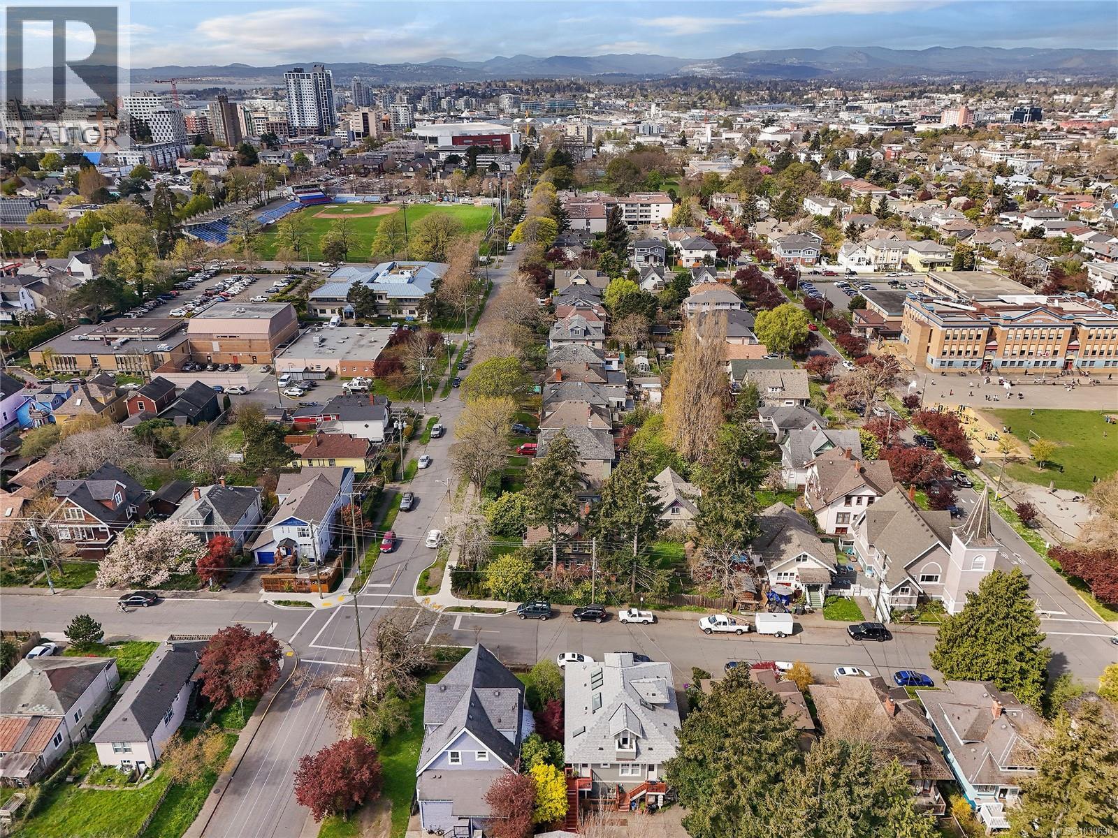 #4 2109 Chambers St - 42