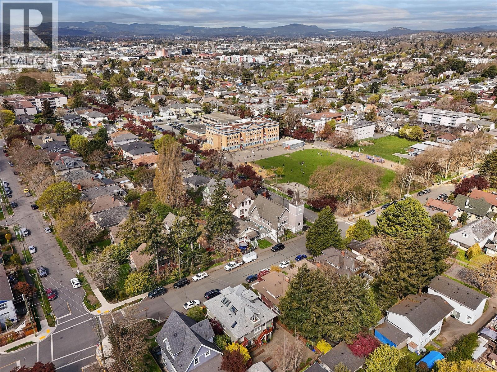 #4 2109 Chambers St - 43