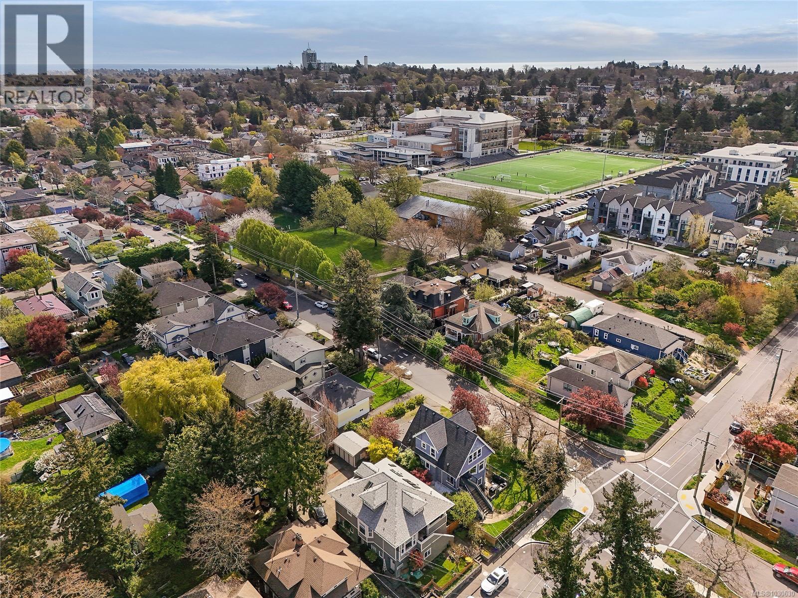 #4 2109 Chambers St - 47