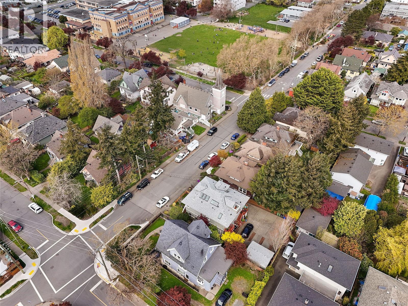 #4 2109 Chambers St - 48