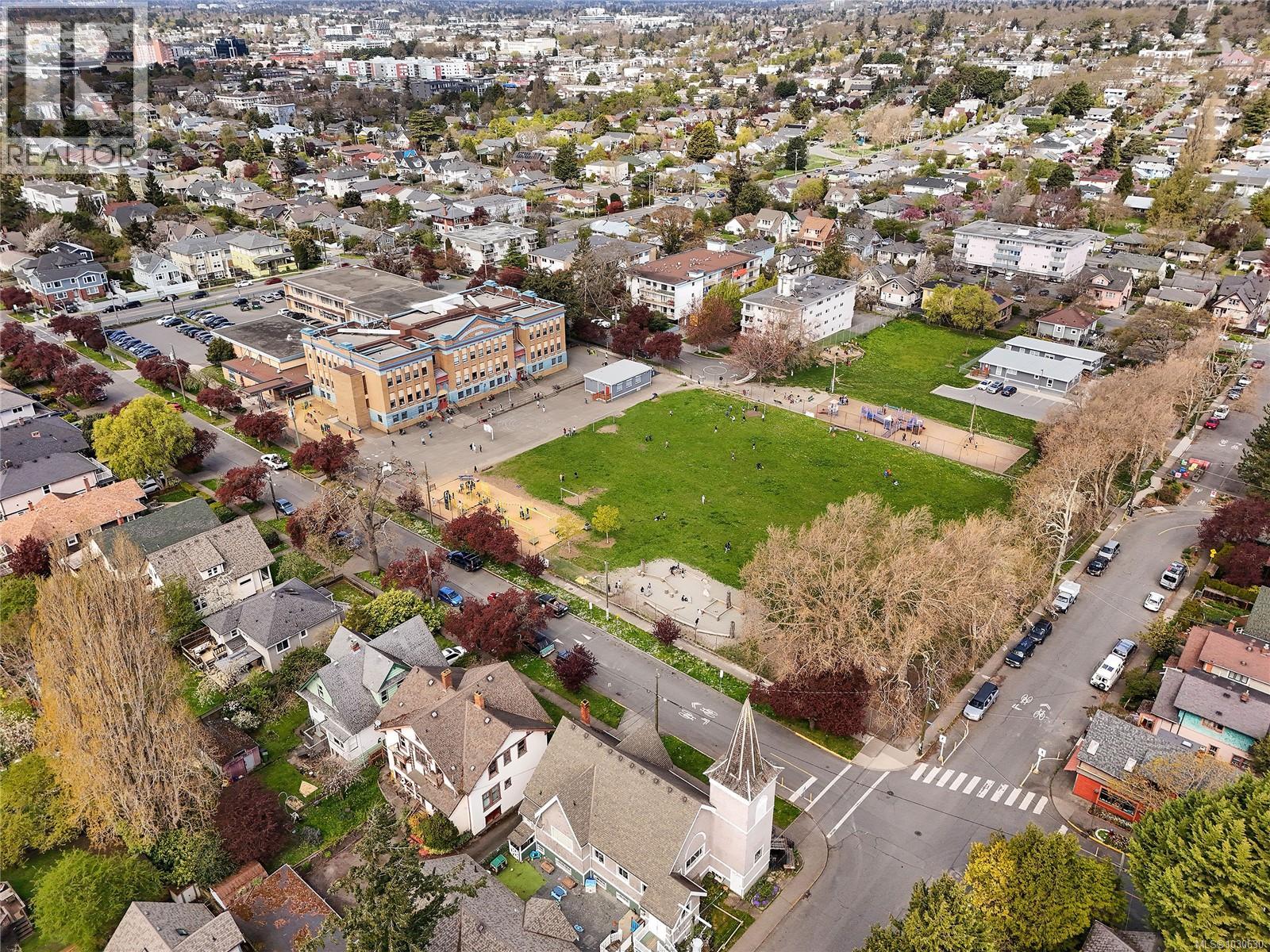 #4 2109 Chambers St - 49