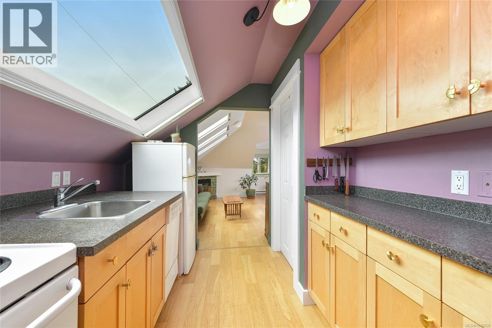 #4 2109 Chambers St - 5