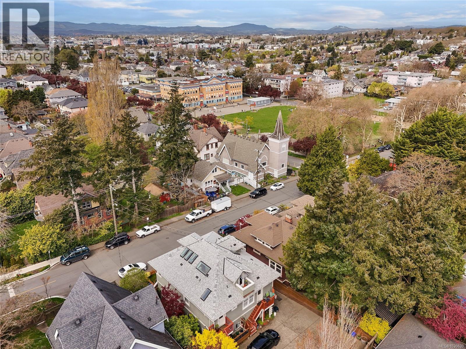 #4 2109 Chambers St - 52