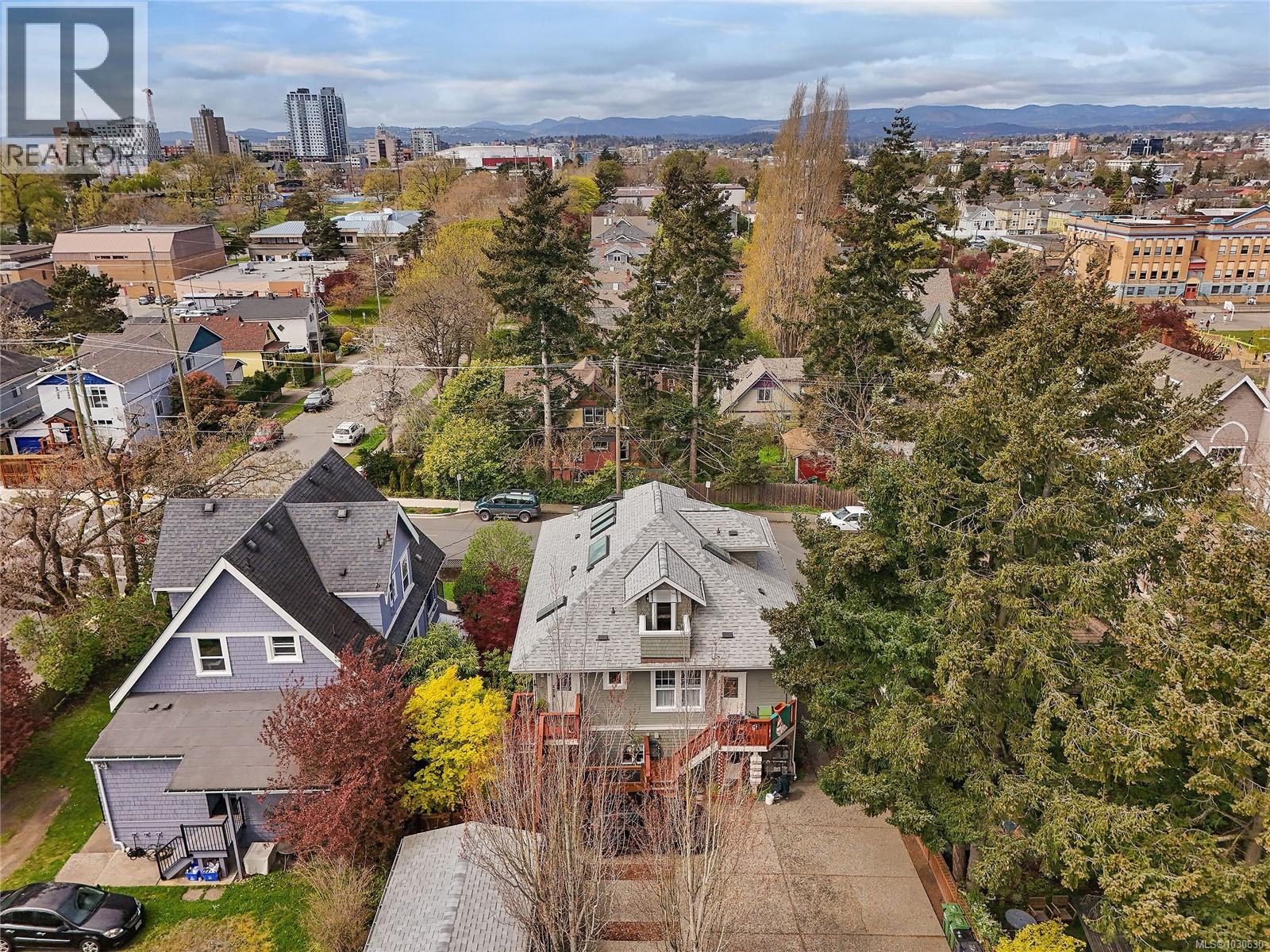 #4 2109 Chambers St - 53