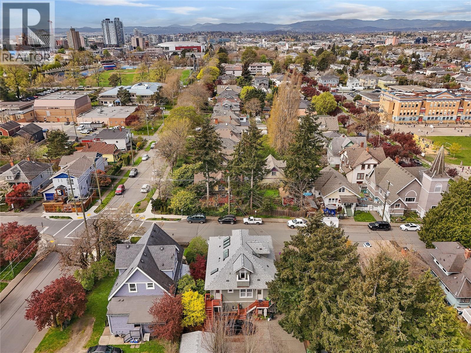 #4 2109 Chambers St - 54