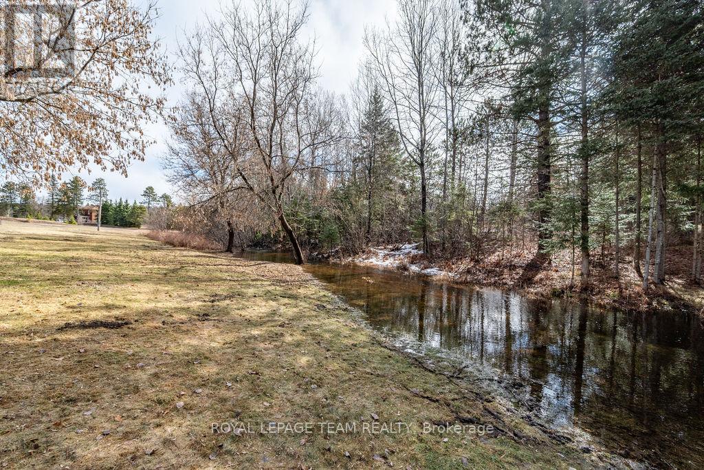 3709 OLD BARRYS BAY ROAD — photo 11